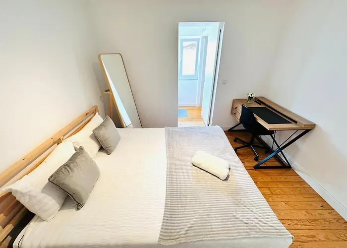 Lisbon City Center Flat For 6 Pp