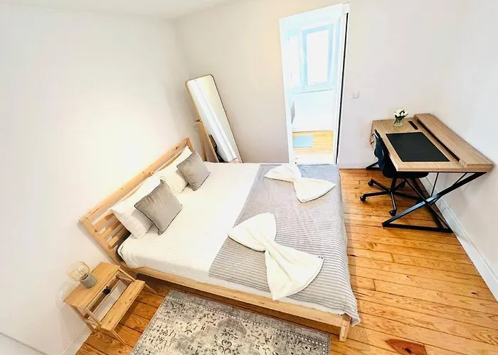 Lisbon City Center Flat For 6 Pp